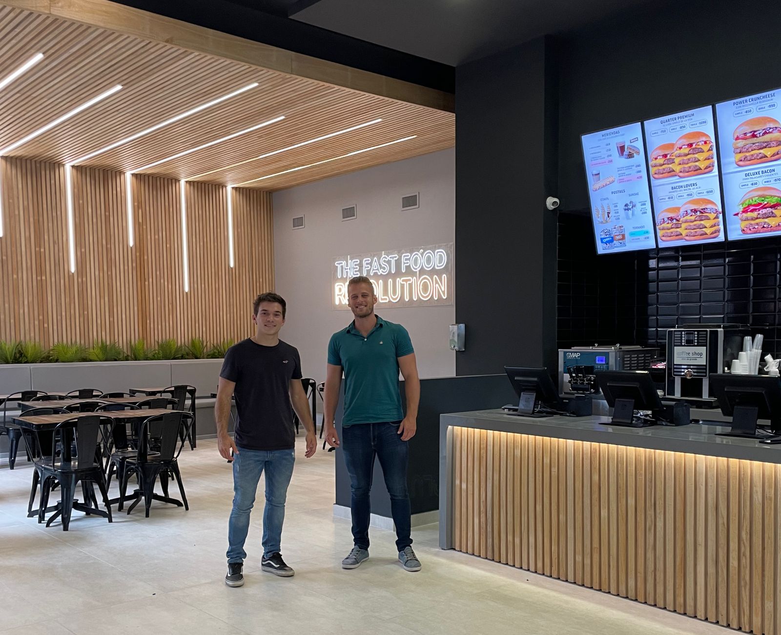 Dos jóvenes de 24 años detras del innovador diseño del local de Brutal Burger